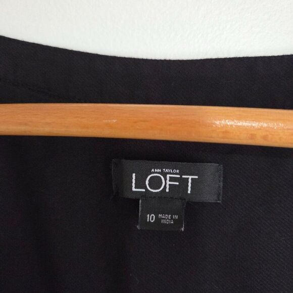 EUC LIKE NEW LOFT SLEEVELESS SPLIT V NECK BLACK SOFT JUMPSUIT SIZE 10 / M - Picture 11 of 16